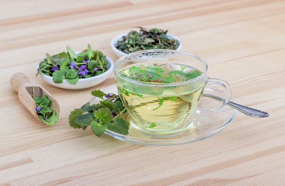 Wooden plate of herbal tea, best herbs to grow for tea